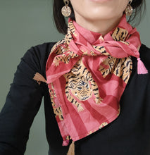 Charger l&#39;image dans la galerie, Foulard en coton indien &quot;Tigre de Tanger &quot;
