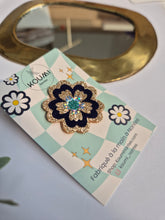 Charger l&#39;image dans la galerie, Pin’s Flower Power
