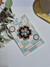 Charger l&#39;image dans la galerie, Pin’s Flower Power
