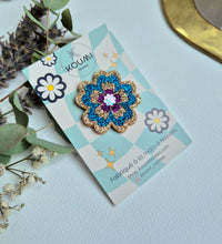Charger l&#39;image dans la galerie, Pin’s Flower Power
