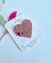 Charger l'image dans la galerie, Broche "Love"
