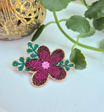 Charger l'image dans la galerie, Broche "Fleurette"

