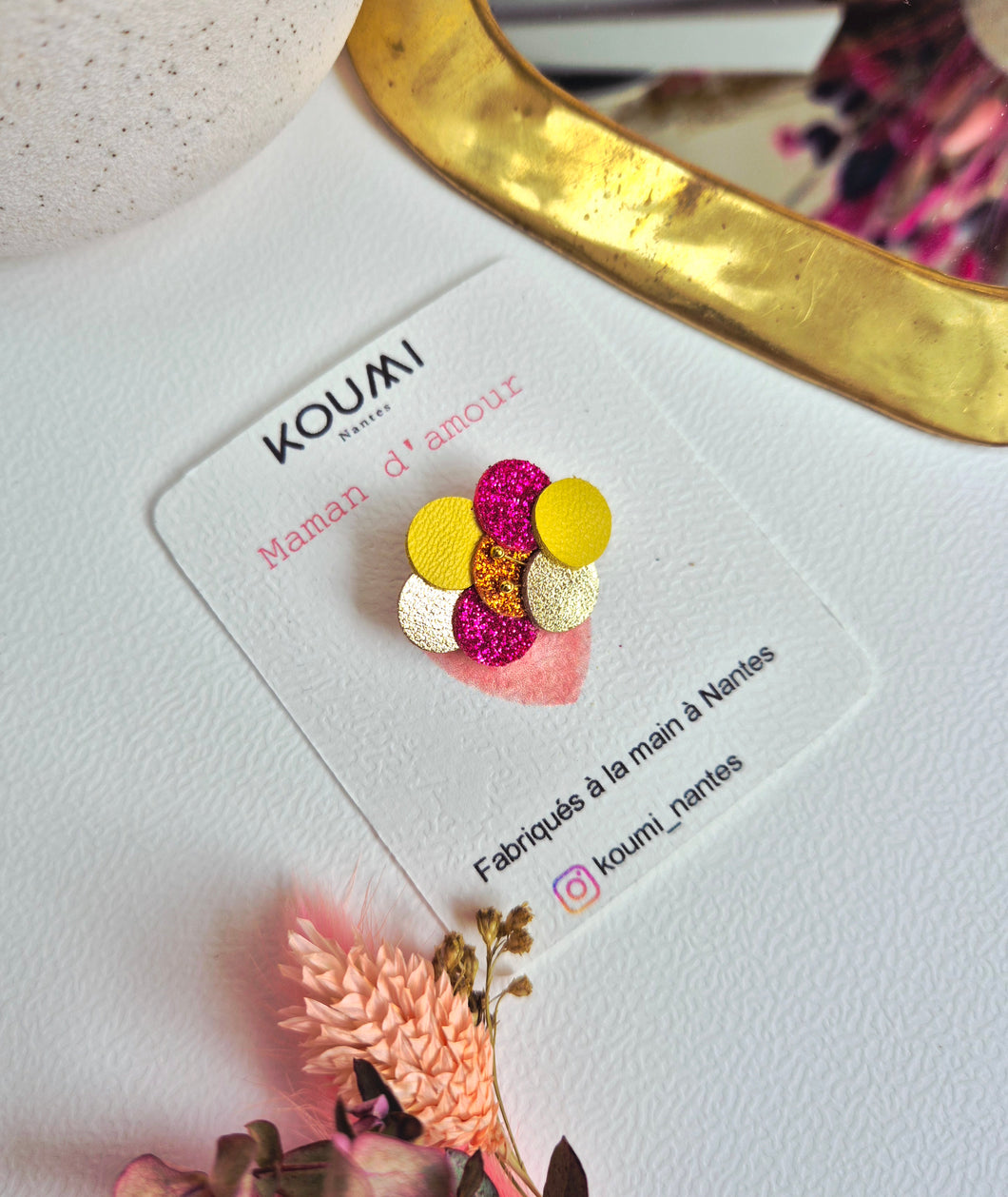 Broche en cuir