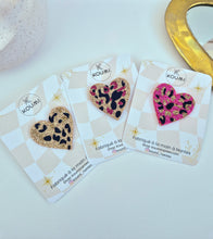 Charger l'image dans la galerie, Pin's Pailleté " Gaou Gaou"
