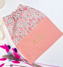 Charger l&#39;image dans la galerie, Sac à doudou vieux rose et Liberty personnalisable
