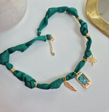 Charger l&#39;image dans la galerie, Collier &quot;étoile de lune &quot;
